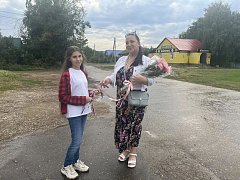 Волонтёры Победы 7 «А» сделали главный цвет дня — российский!