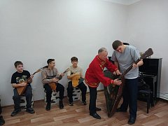 Балалайка звонкая струна.