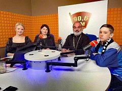 Встреча со своими кумирами - ХК «КРИСТАЛЛ» на его домашней арене